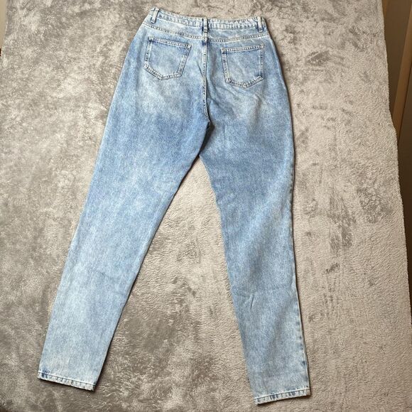 Misguided Riot Hight Rise Ripped Distressed Busted Knee Light Wash Mom Jeans - Picture 2 of 9
